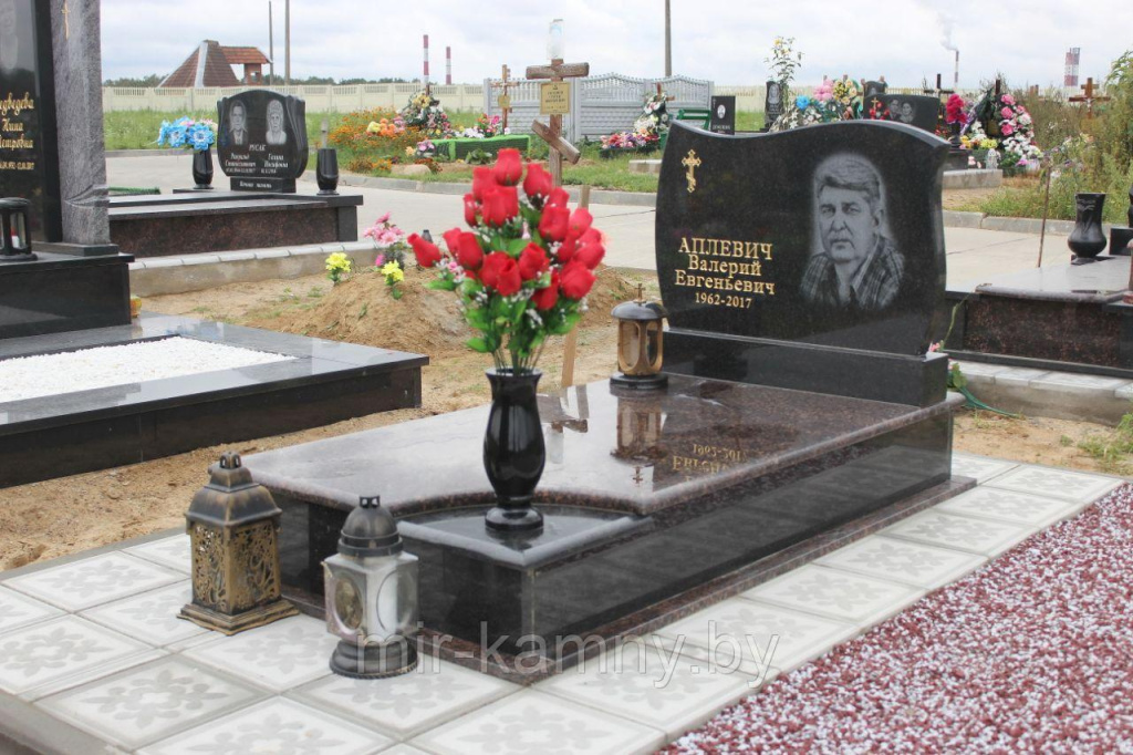 154547028_w640_h640_kupit-pamyatnik-v.jpg