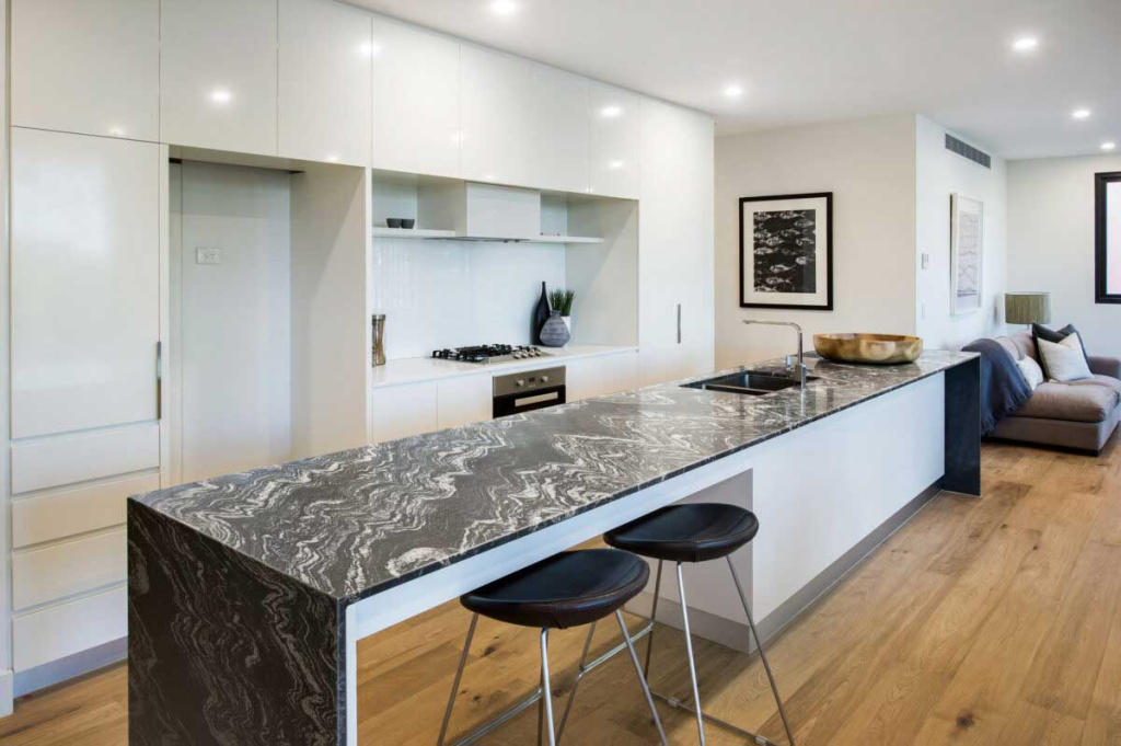 кухонный остров из гранита.jpg