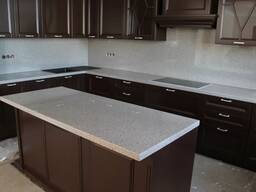 Столешницы из гранита на заказ — надёжность, стиль и премиальное качество для вашего интерьера